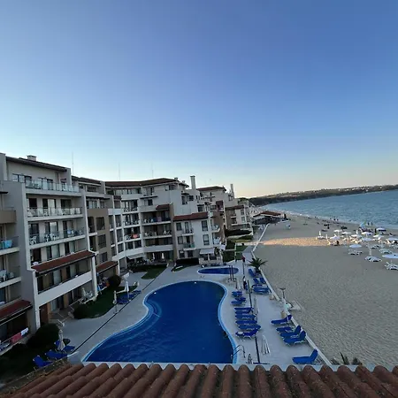 With Magnificent View In Apartment *